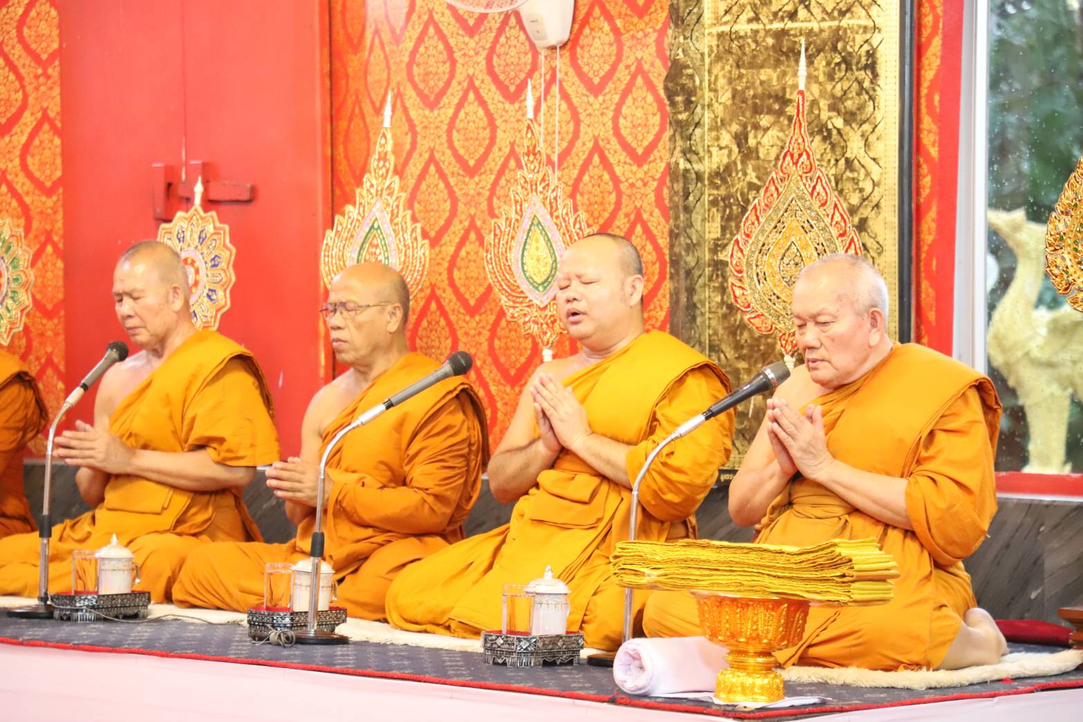 title - ส.ป.ก.ยโสธร เข้าร่วมพิธีบำเพ็ญกุศล ทักษิณานุประทาน อุทิศถวายพระราชกุศล แด่สมเด็จพระนางเจ้าสิริกิติ์ พระบรมราชินีนาถ  พระบรมราชชนนีพันปีหลวง เมื่อเสด็จสวรรคต ครบสัตตมวาร (ครบ 7 วัน)